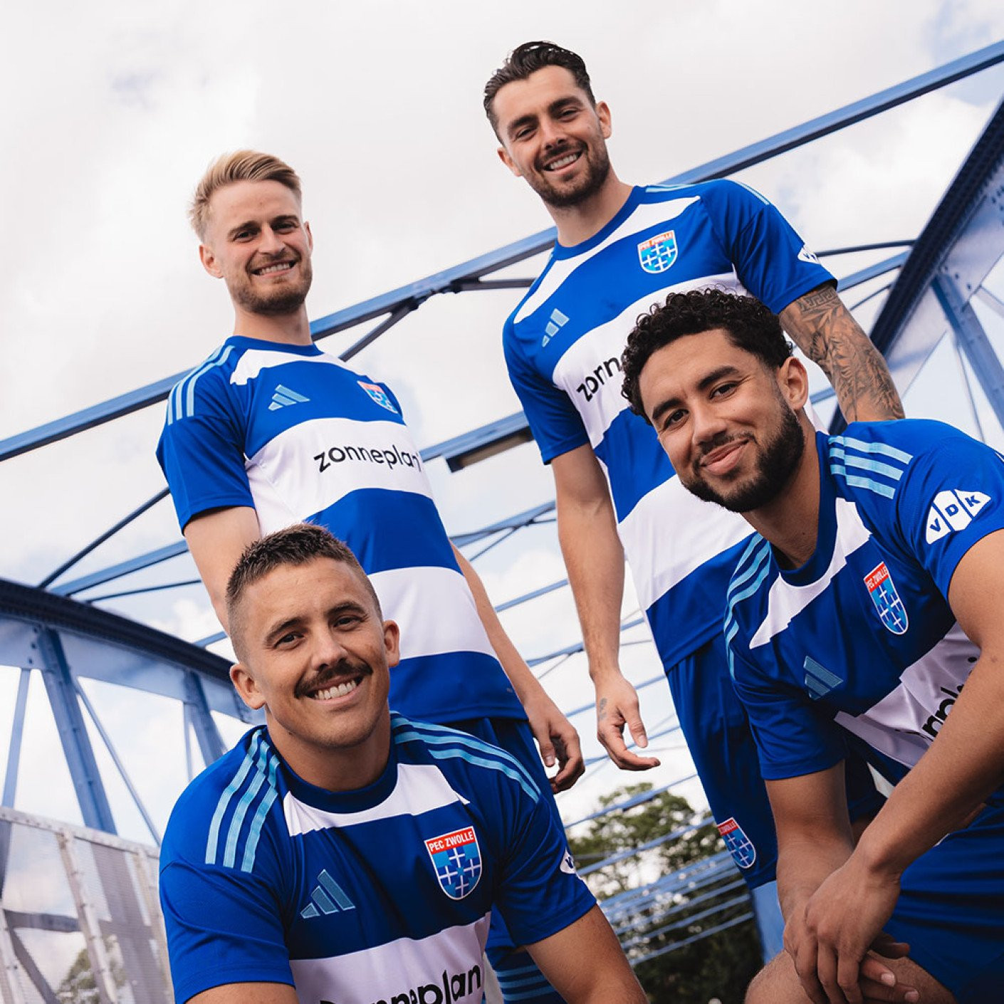 PEC Zwolle voetbalshirts 2025-2026 in stijl kleuren clublogo