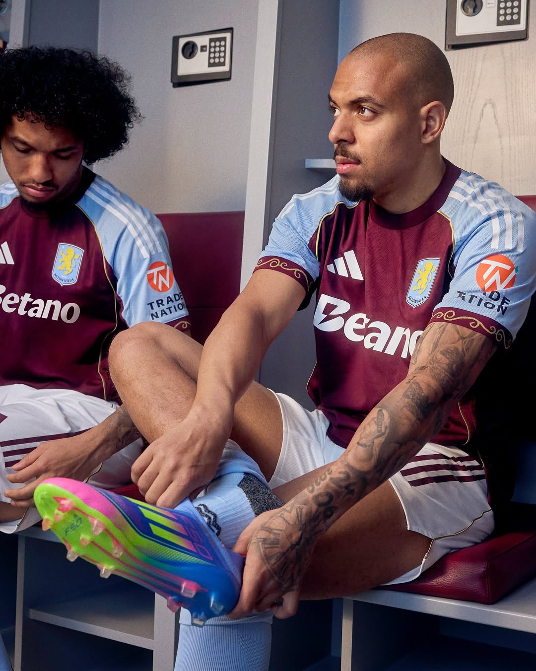 Aston Villa voetbalshirts 2025-2026 geïnspireerd door Holte End en Bullring