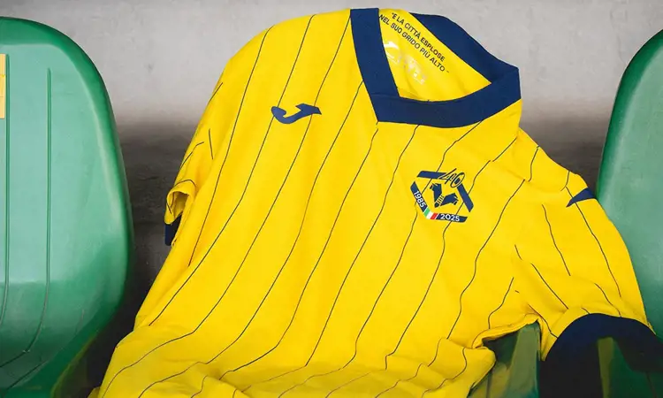 Hellas Verona lanceert voetbalshirt veertig jarig jubileum Scudetto