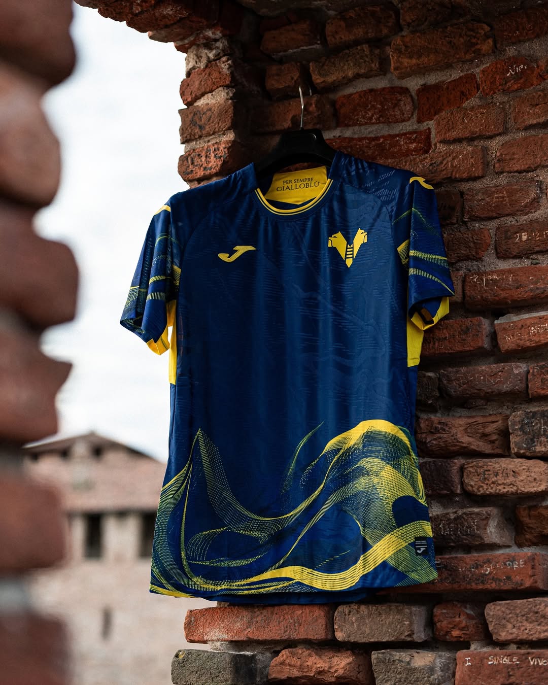 Dit zijn de Hellas Verona voetbalshirts 2025-2026