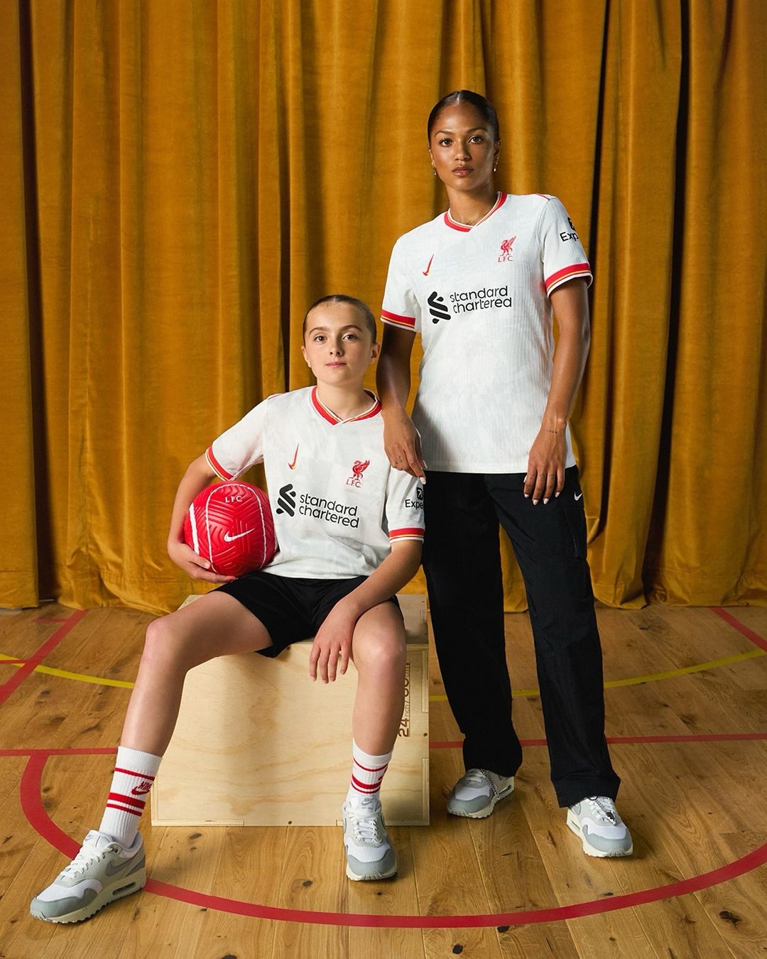 Liverpool 3e shirt 2024-2025 ode aan kunstenaars, vrouwenvoetbal en punks!