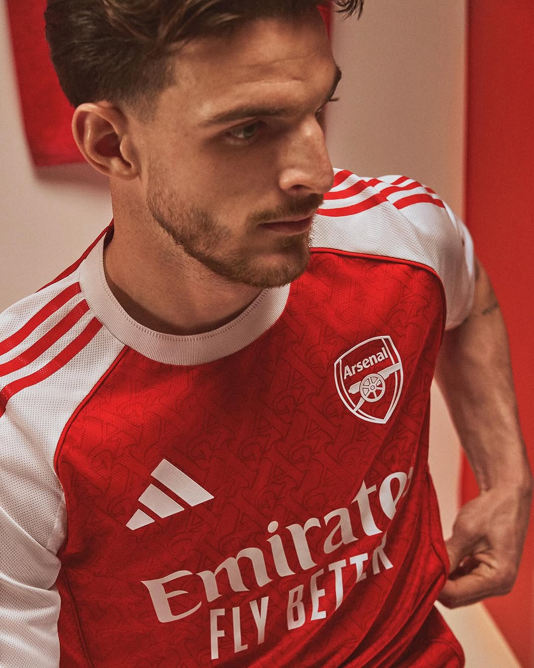 Arsenal thuisshirt 2025-2026 heeft gotische stijl! 