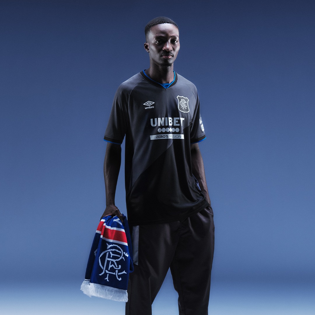 Dit zijn de Rangers FC voetbalshirts 2025-2026 van Umbro