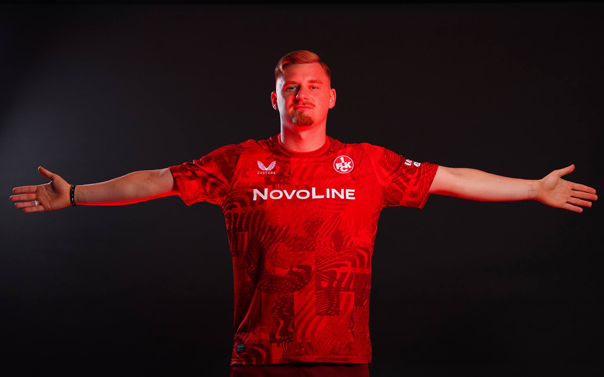 Dit zijn de FC Kaiserslautern voetbalshirts 2024-2025 van Castore