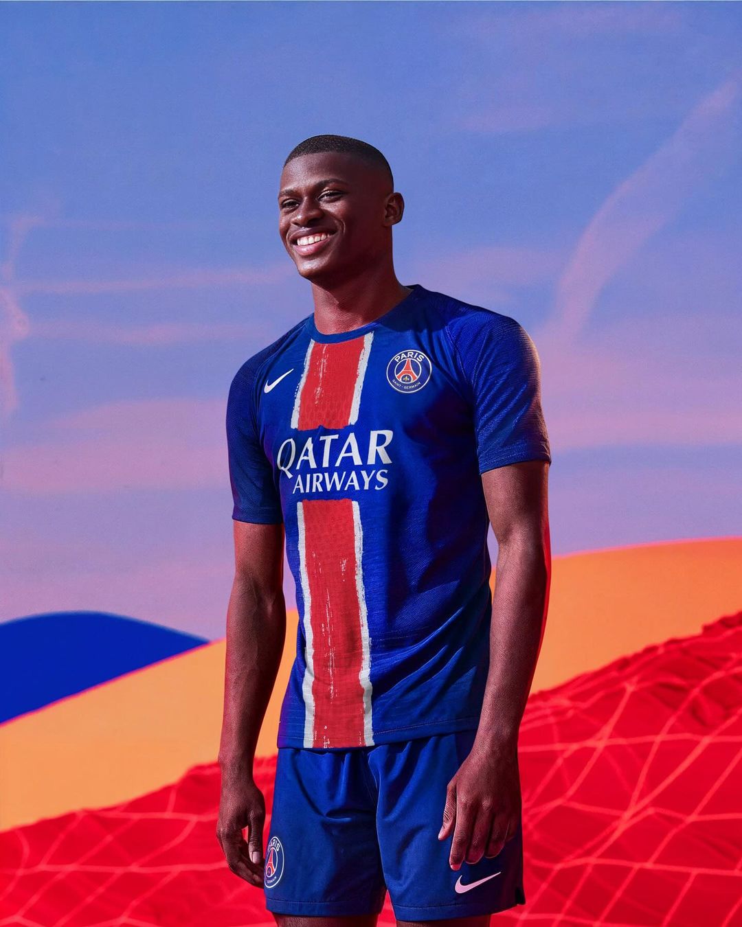 Paris Saint Germain thuisshirt 2024-2025 heeft artistiek Hechter design! 
