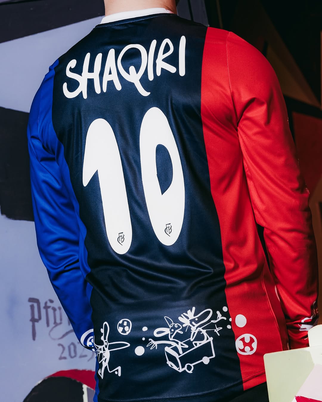 FC Basel carnavalsshirt 2025 geïnspireerd door Schnitzelbängg