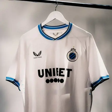 Club Brugge voetbalshirts 2024-2025 geïnspireerd door retro shirts en Brugse Reien