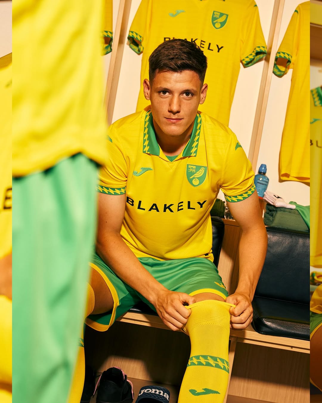 Joma presenteert de Norwich City voetbalshirts 2025-2026