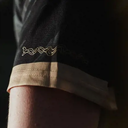 Dit zijn de Cagliari Calcio voetbalshirts 2024-2025