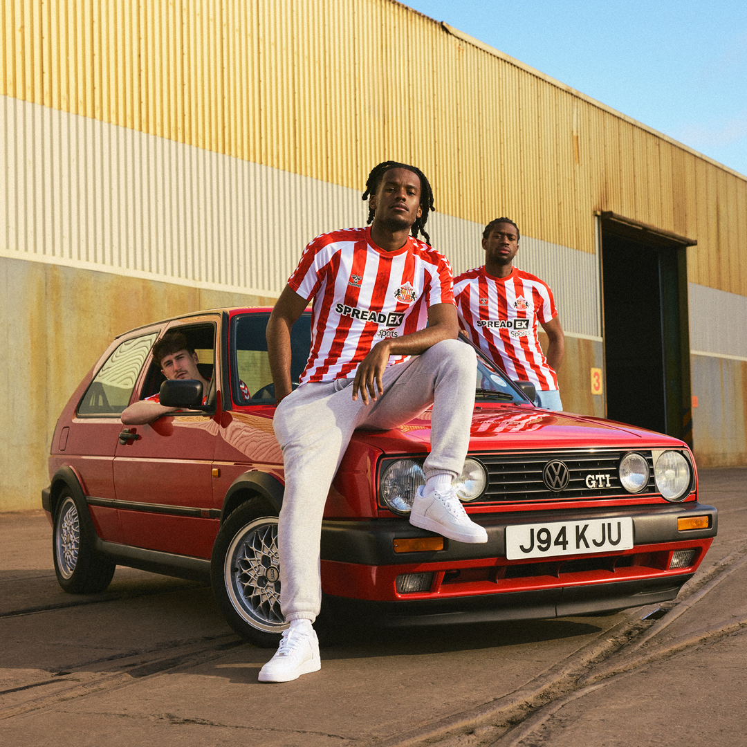 Sunderland voetbalshirts 2024-2025 geïnspireerd door shirts begin jaren '90
