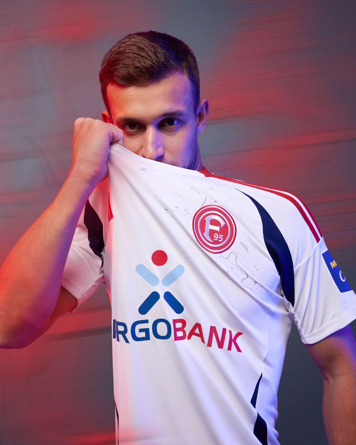 Fortuna Düsseldorf voetbalshirts 2024-2025 verwijzing naar de stad!