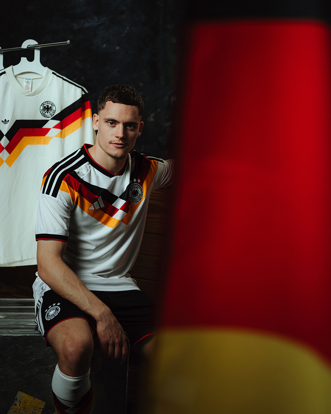 Duitsland WK 2026 thuisshirt geïnspireerd door voetbalshirt 1990