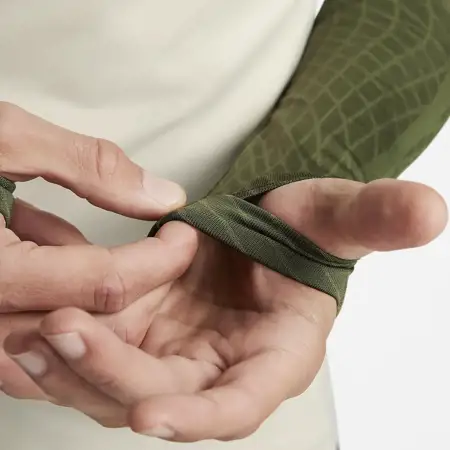 FC Barcelona draagt beige trainingspak in 2023-2024