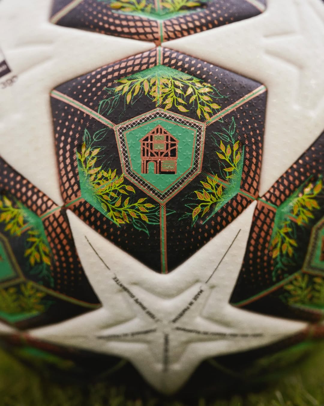 Met deze adidas voetbal wordt Champions League finale 2025 gespeeld