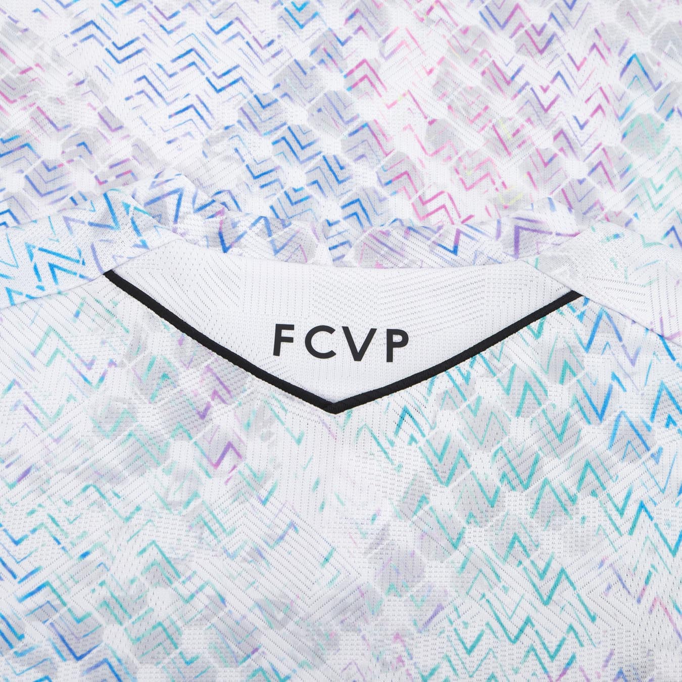 Dit zijn de Viktoria Plzeň  voetbalshirts 2025-2026