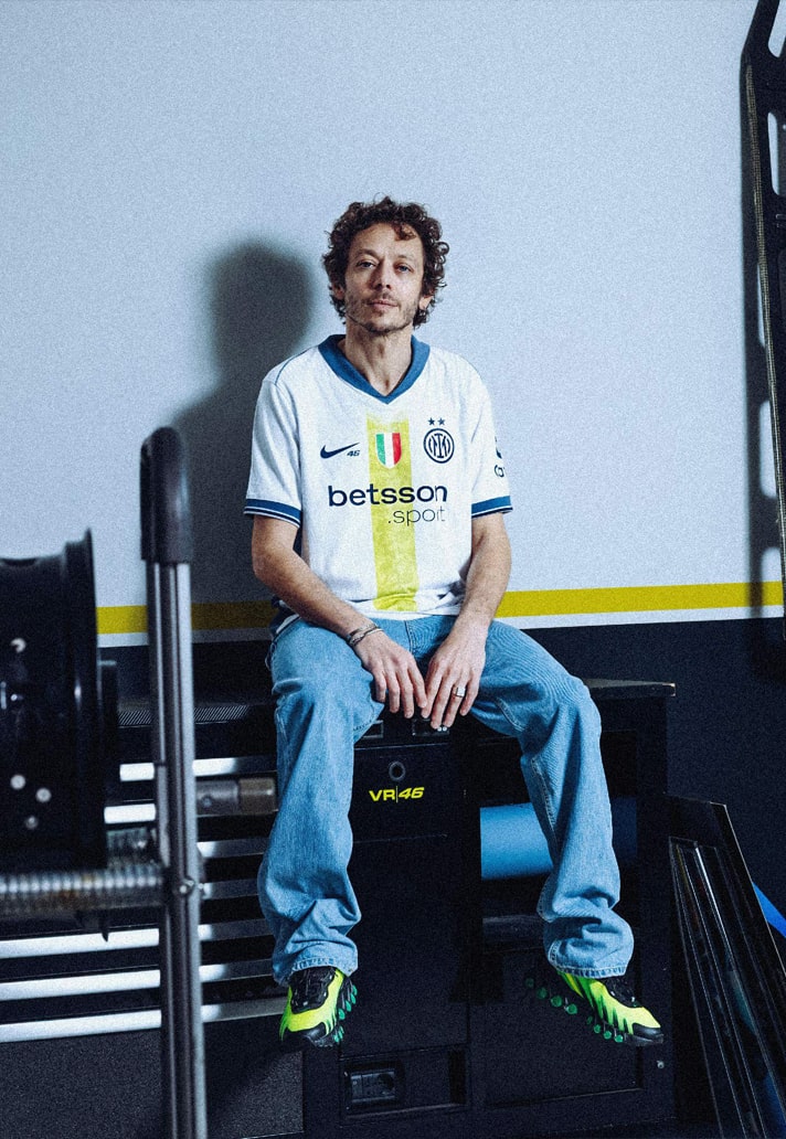 Inter Milan en Nike lanceren special edition Valentino Rossi voetbalshirt