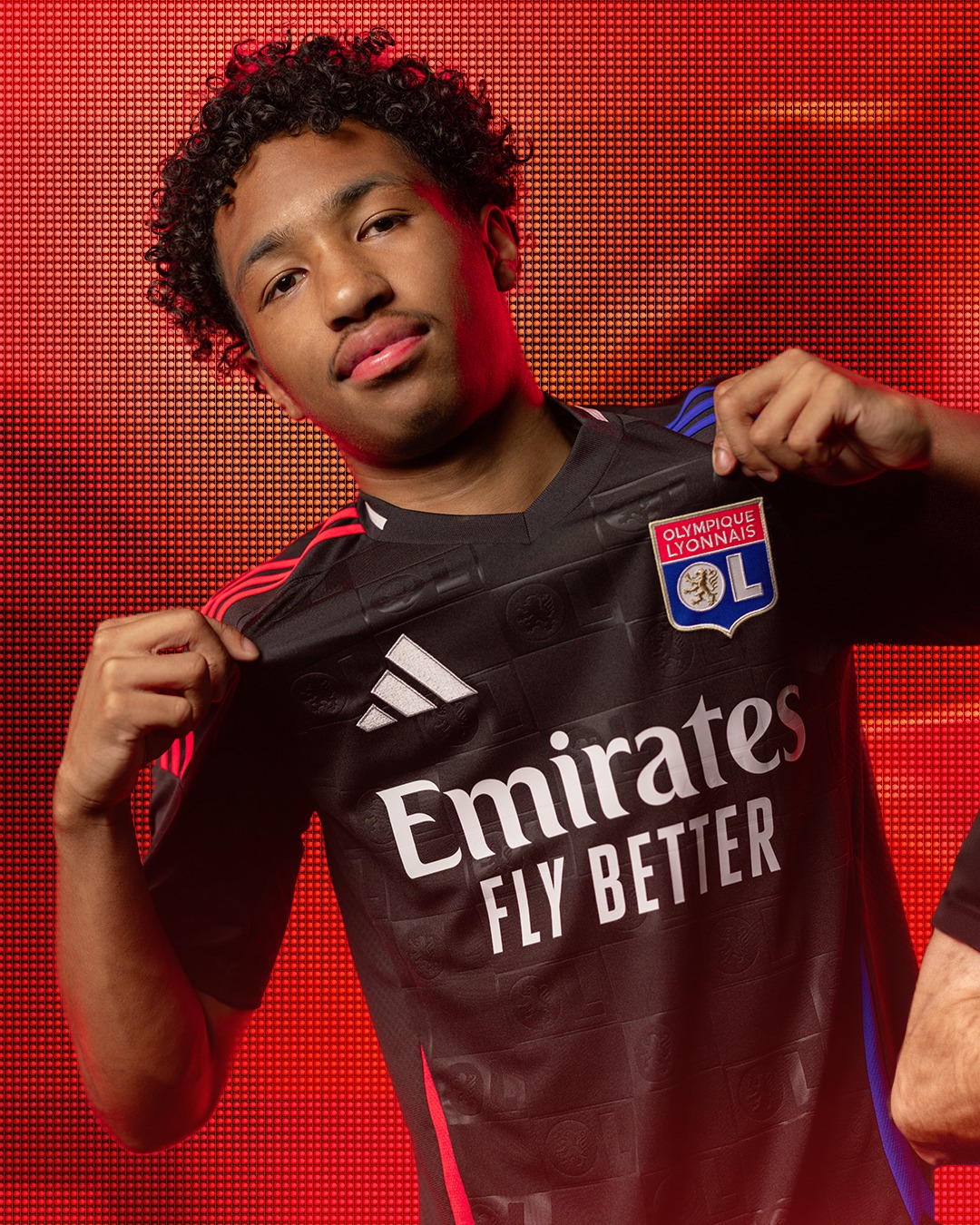 Olympique Lyon uitshirt 2024-2025 bevat ton sur ton print van clublogo! 