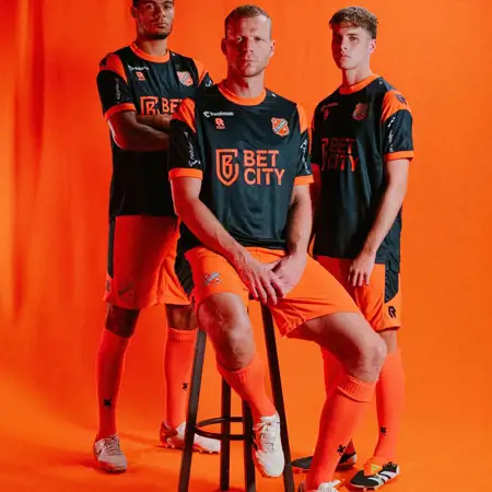 FC Volendam voetbalshirts 2024-2025 in teken muziek en Awaydays!