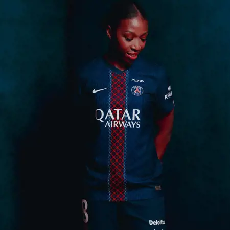 Paris Saint Germain thuisshirt 2025-2026 combineert Hechter met Eiffeltoren