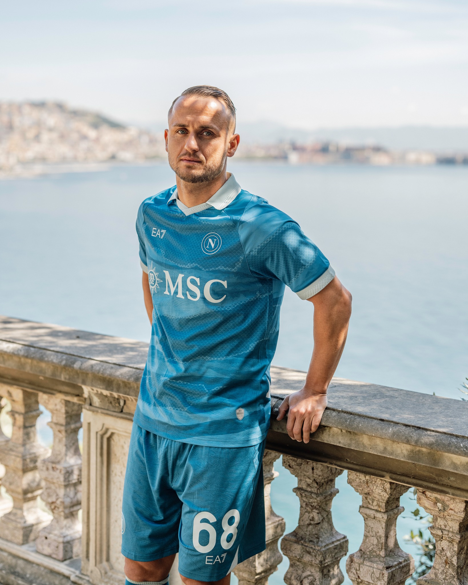 Napoli eert stad met EA7 Partenope voetbalshirt