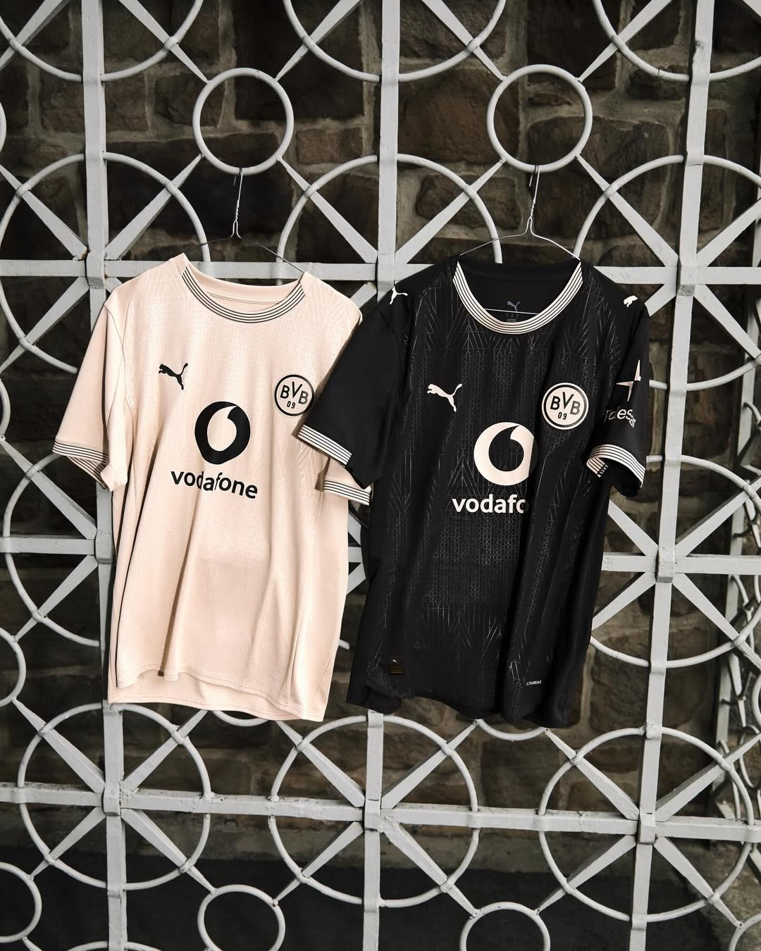 Borussia Dortmund eerst Stadion Rote Erde met jubileumshirt