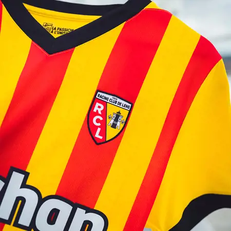 RC Lens voetbalshirts 2024-2025 geïnspireerd door stadion en heritage