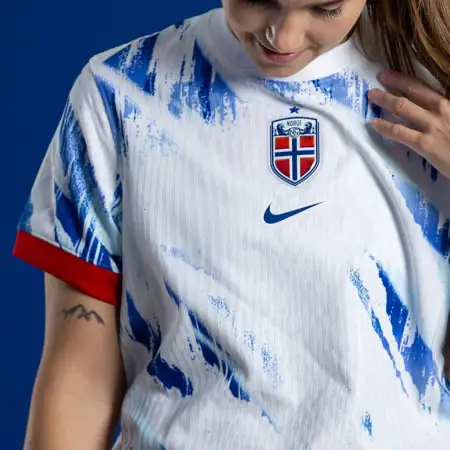 Noorwegen voetbalshirts 2024-2025 in stijl vlag en natuurverschijnsel!