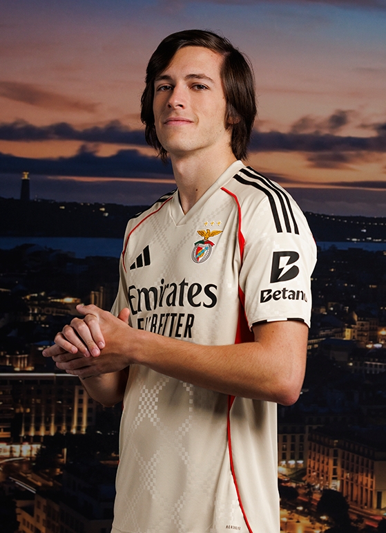 Benfica voetbalshirts 2025-2026 geïnspireerd door DNA en straatvoetbal