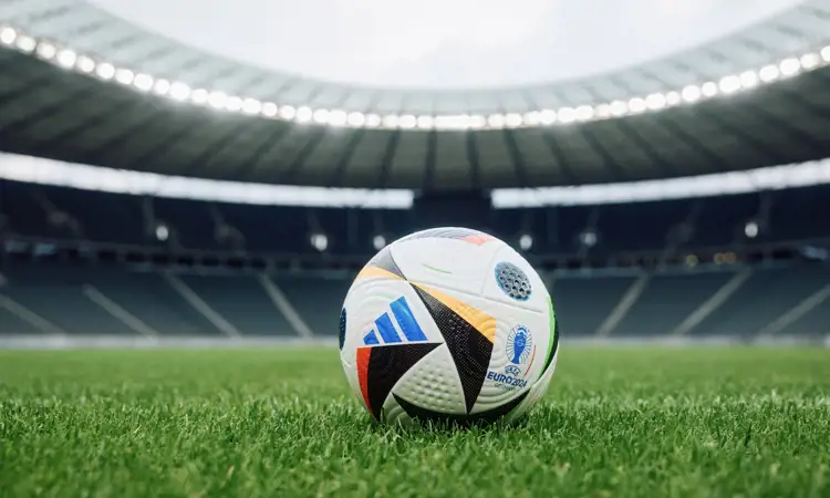 Positieve reacties op officiële EK 2024 Fussballliebe voetbal