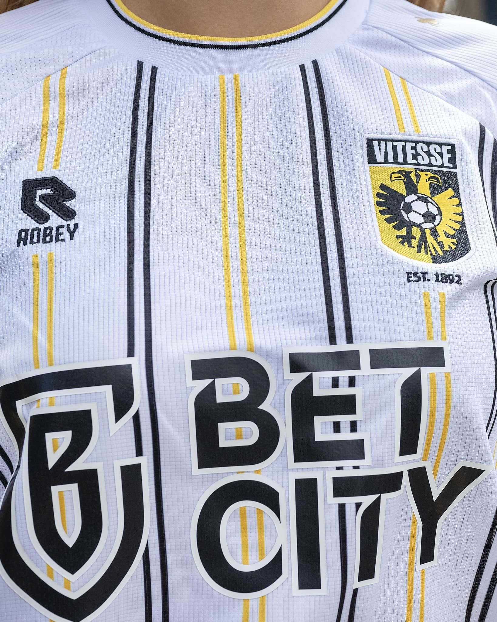 Vitesse voetbalshirts 2023-2024