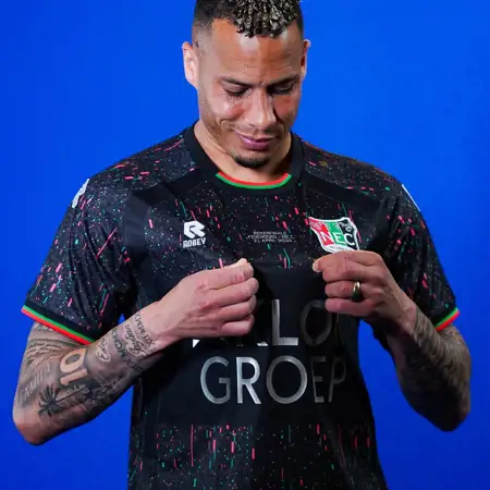 Dit is het N.E.C. Nijmegen bekerfinale voetbalshirt 2024