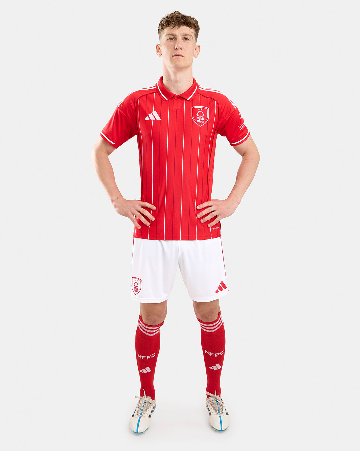 Dit zijn de Nottingham Forest voetbalshirts 2025-2026