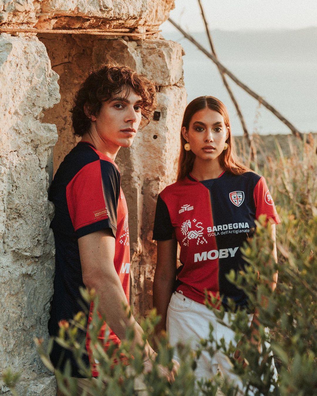 Dit zijn de Cagliari Calcio voetbalshirts 2024-2025