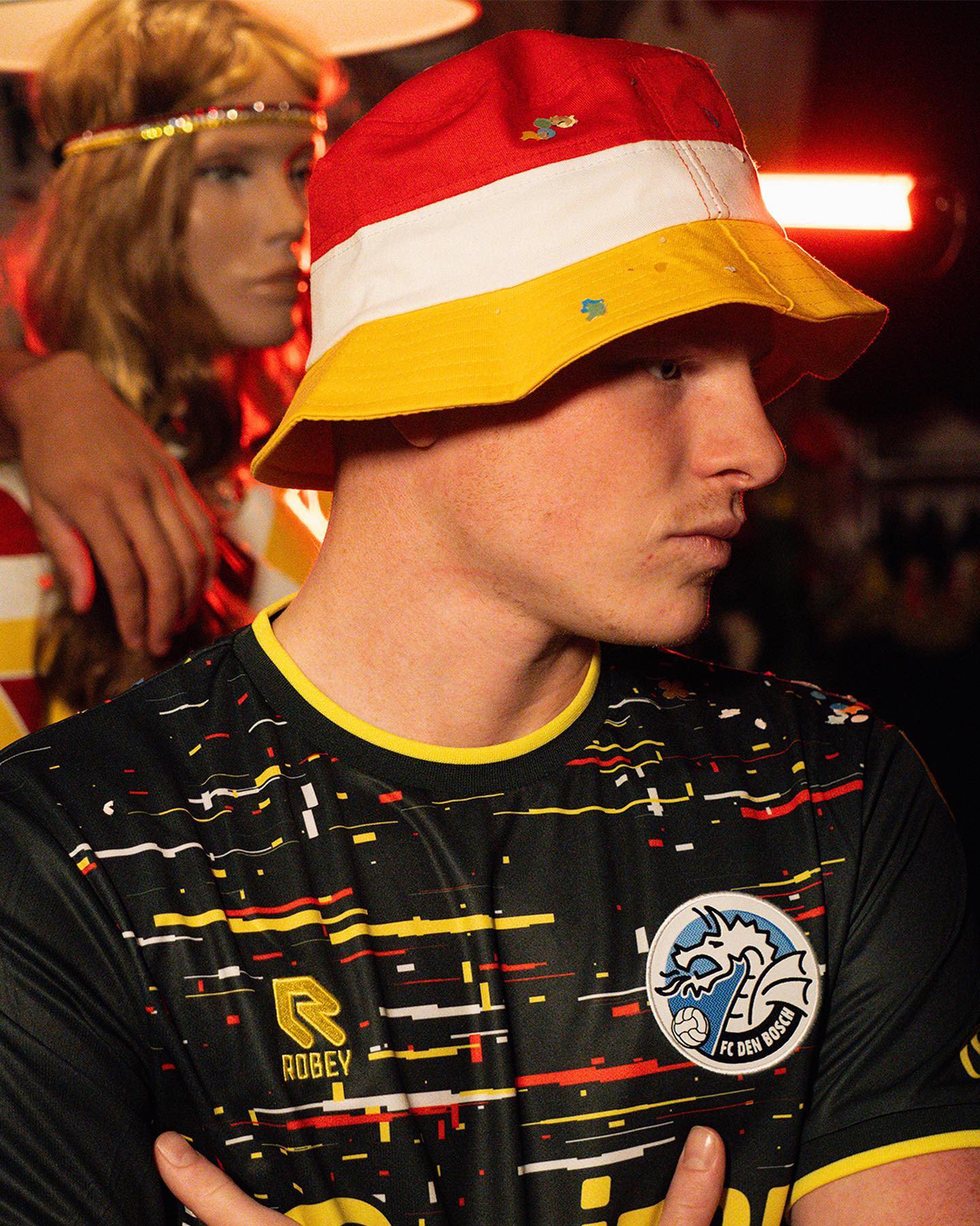FC Den Bosch en Robey lanceren Oeteldonk voetbalshirt voor carnaval