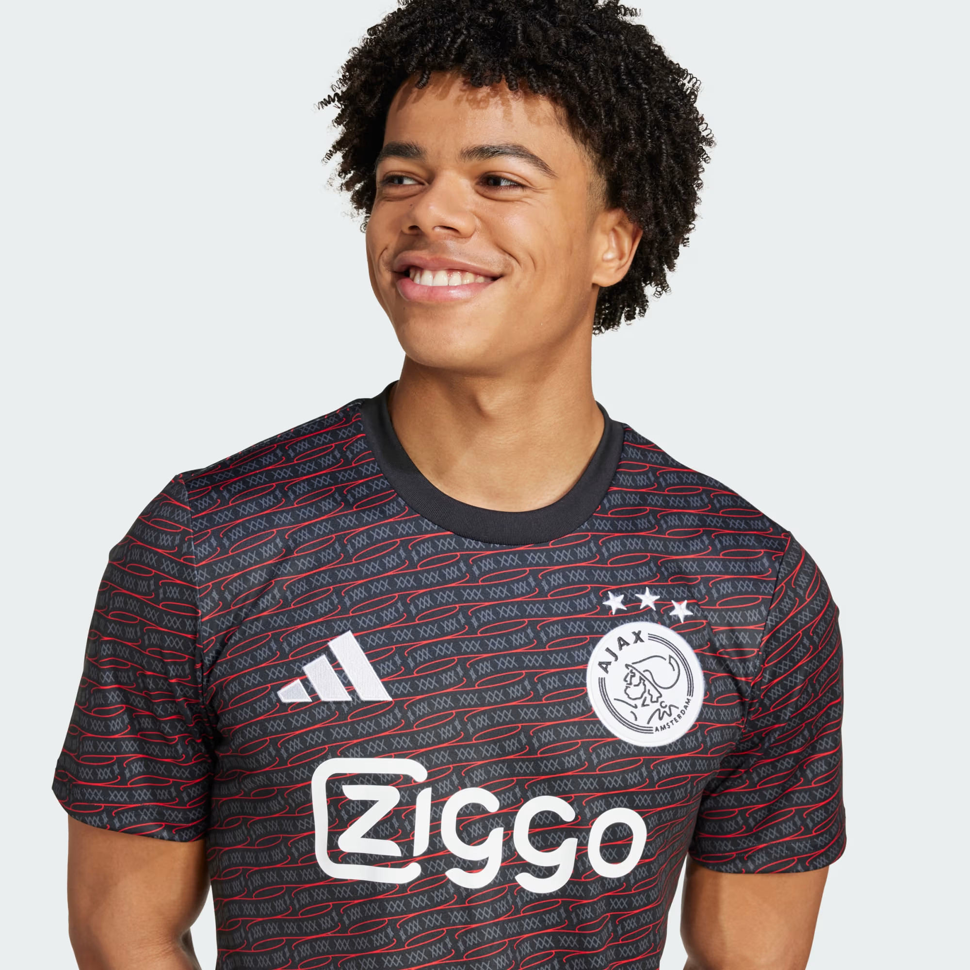 Dit is het Ajax warming-up shirt 2024-2025