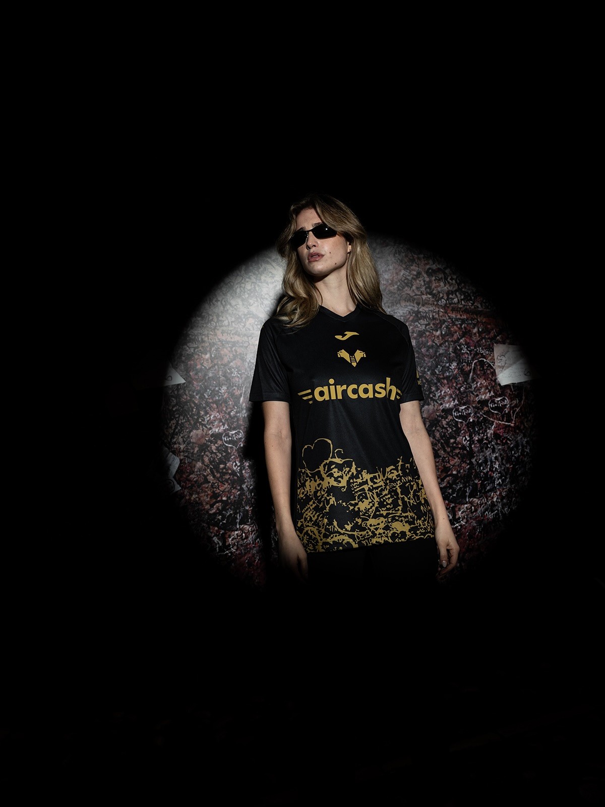 Hellas Verona 4e shirt 2025-2026 in teken Valentijn