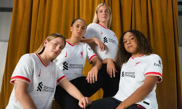 Liverpool 3e shirt 2024-2025 ode aan kunstenaars, vrouwenvoetbal en punks!