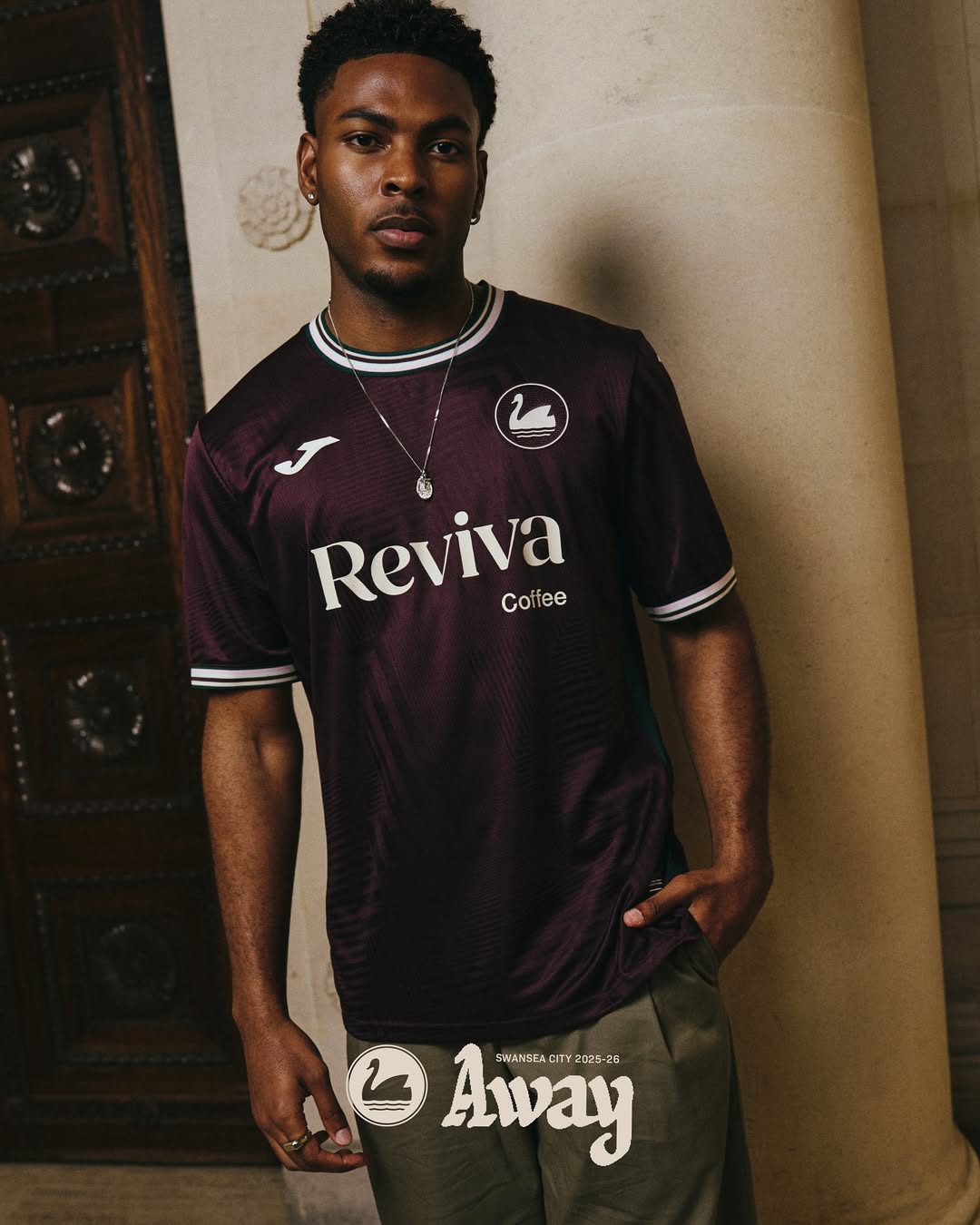 Dit zijn de Swansea City voetbalshirts 2025-2026