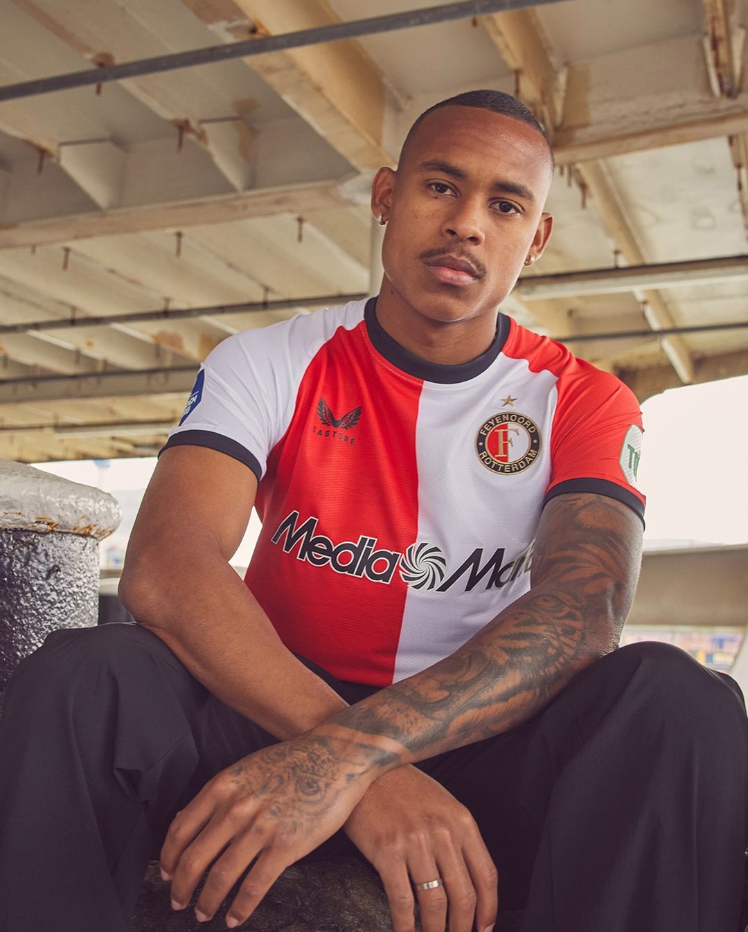 Feyenoord thuisshirt 2024-2025 heeft weer traditioneel design