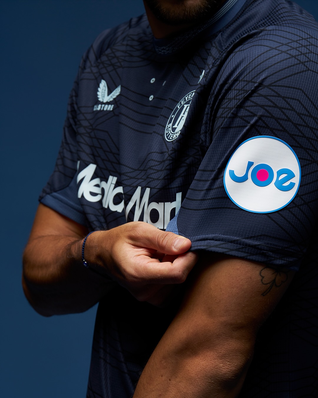 Feyenoord uitshirt 2025-2026 bevat graphic print!