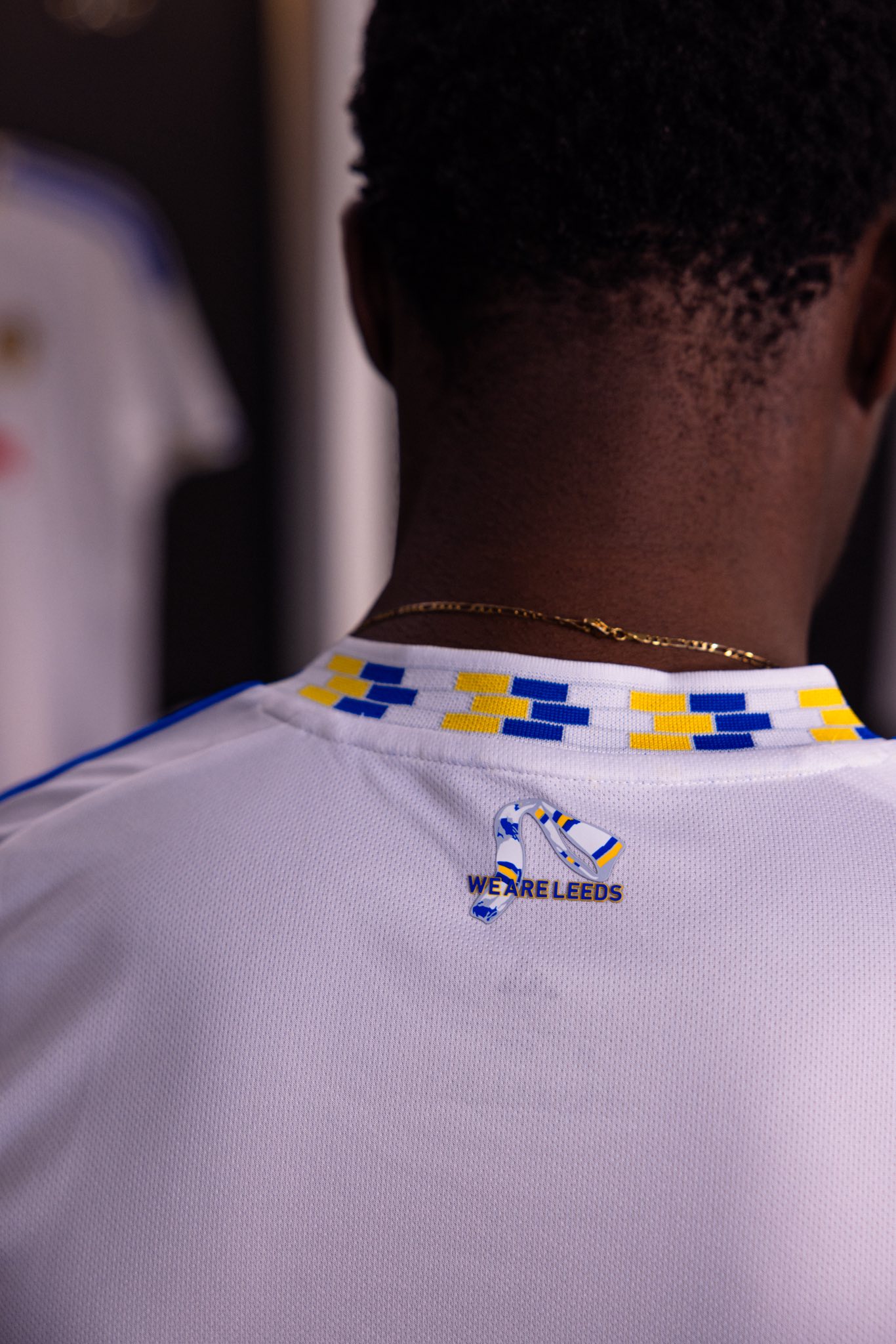 Leeds United voetbalshirts 2025-2026 geïnspireerd door Lowfields Tunnel, sjaals en shirt 2001-2003