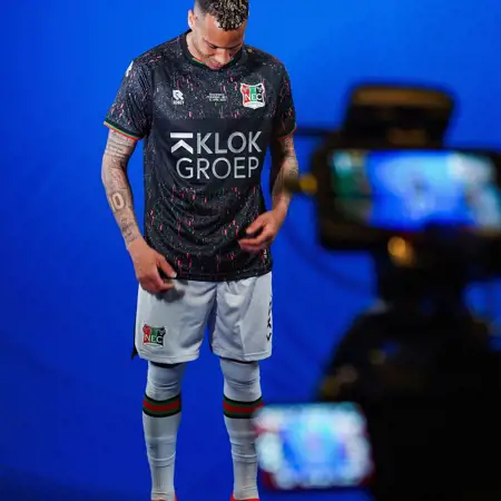 Dit is het N.E.C. Nijmegen bekerfinale voetbalshirt 2024