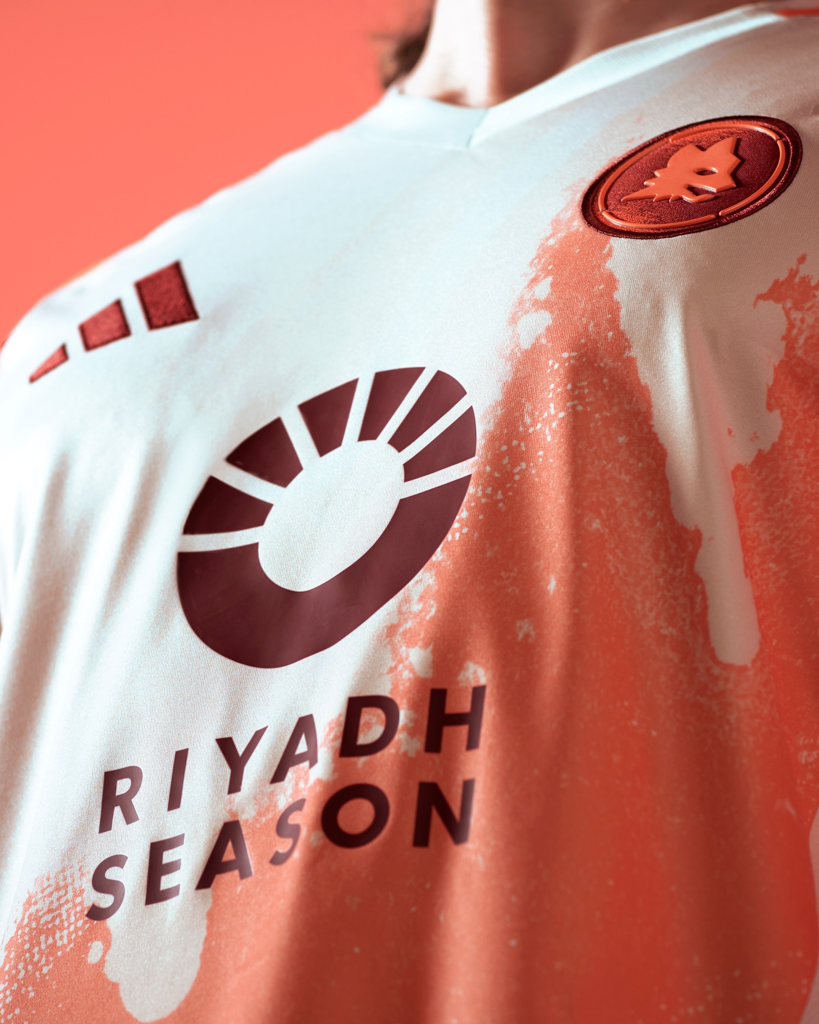 AS Roma uitshirt 2024-2025 geïnspireerd door creativiteit in Testaccio