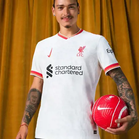 Liverpool 3e shirt 2024-2025 ode aan kunstenaars, vrouwenvoetbal en punks!