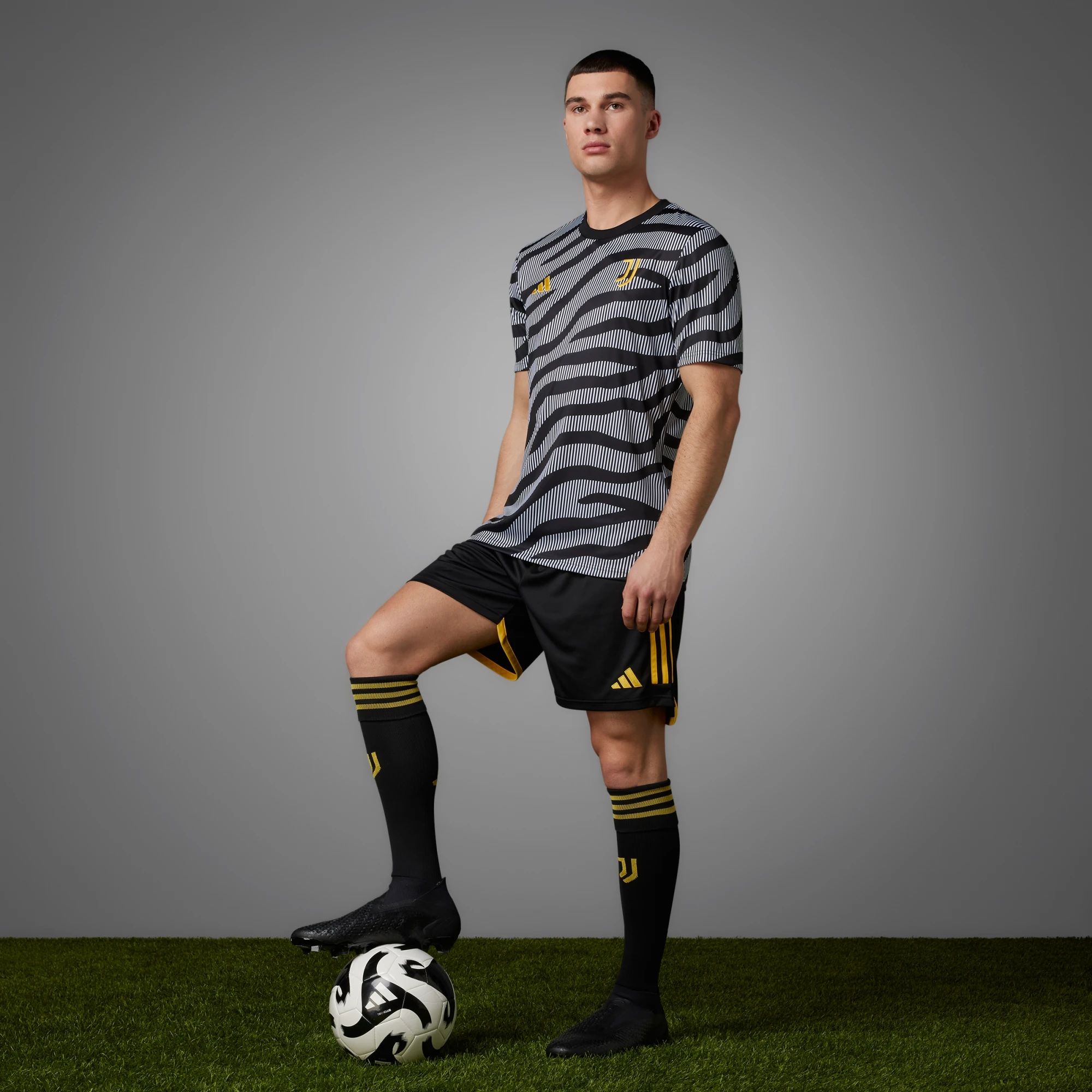 Juventus warming-up shirt 2023-2024