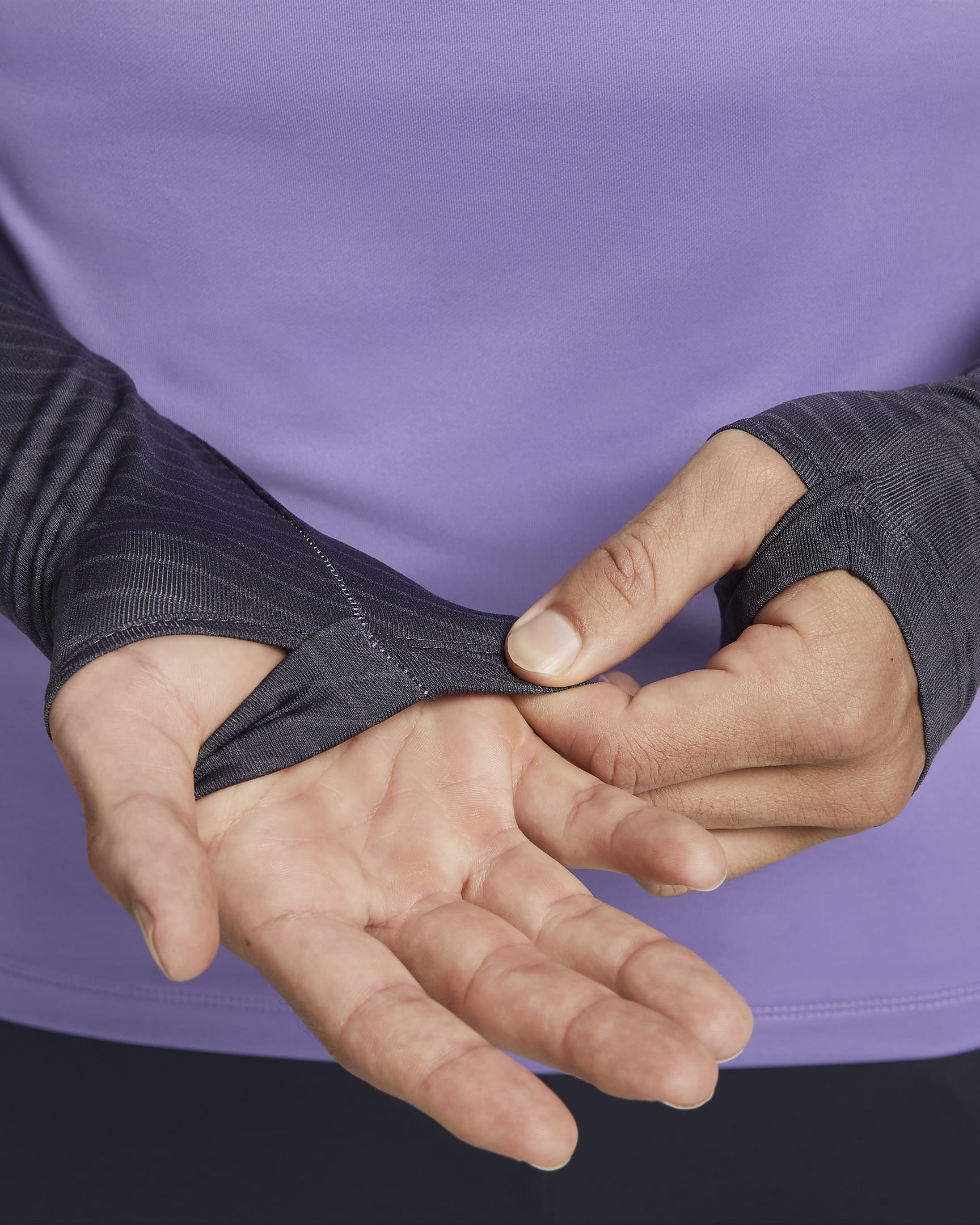 Dit is het paarse Liverpool trainingspak 2023-2024