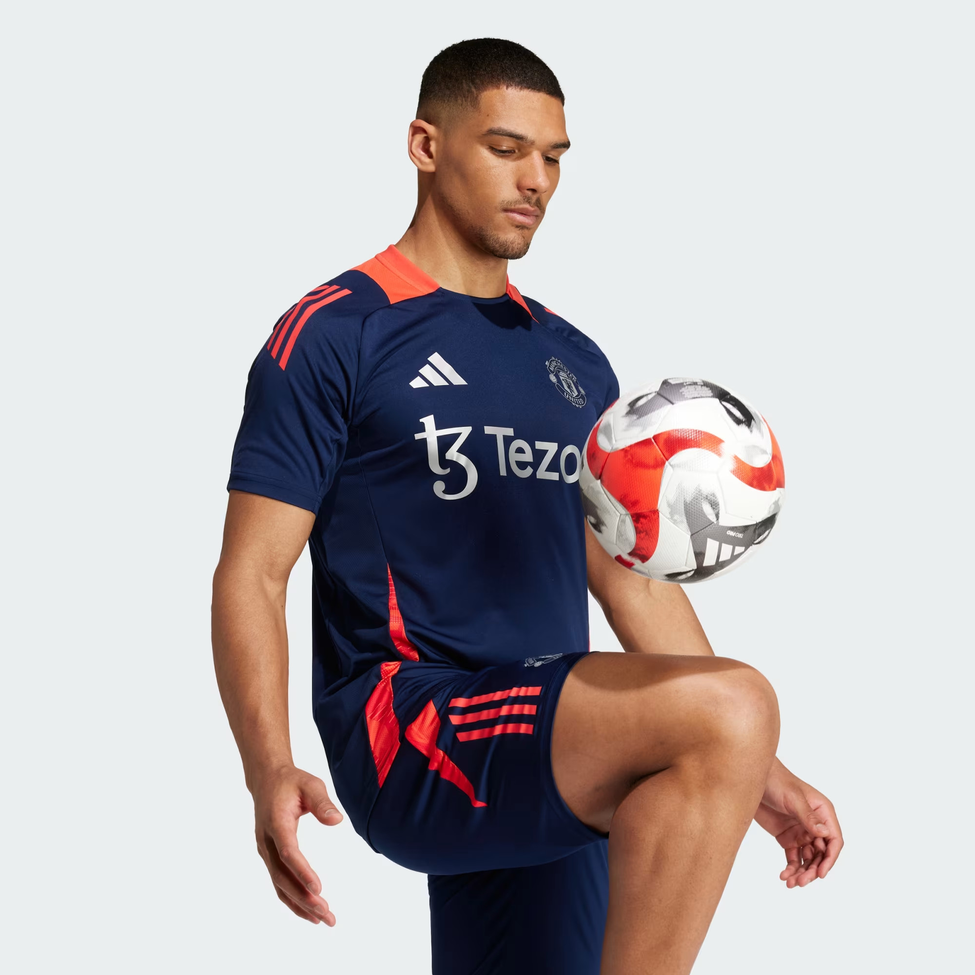 Dit zijn de Manchester United trainingsshirts 2024-2025