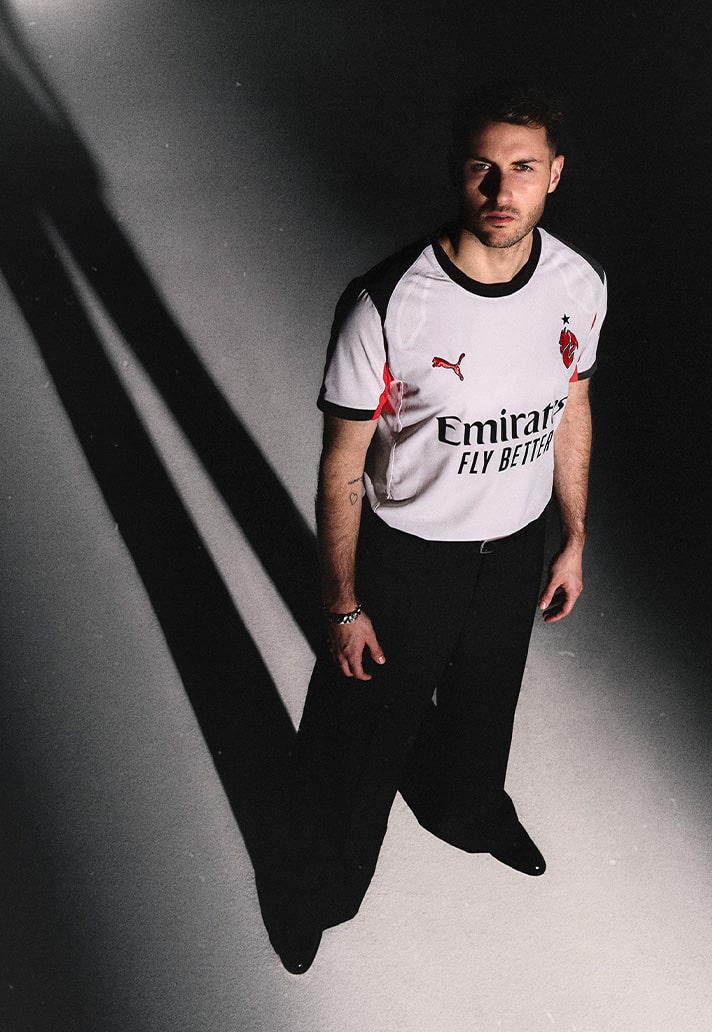 AC Milan uitshirt 2025-2026 ode aan shirt 1981-1982 met duivels randje