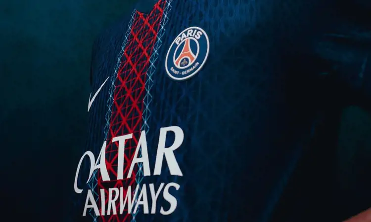 Paris Saint Germain thuisshirt 2025-2026 combineert Hechter met Eiffeltoren