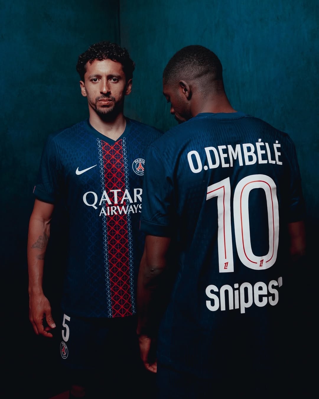 Paris Saint Germain thuisshirt 2025-2026 combineert Hechter met Eiffeltoren